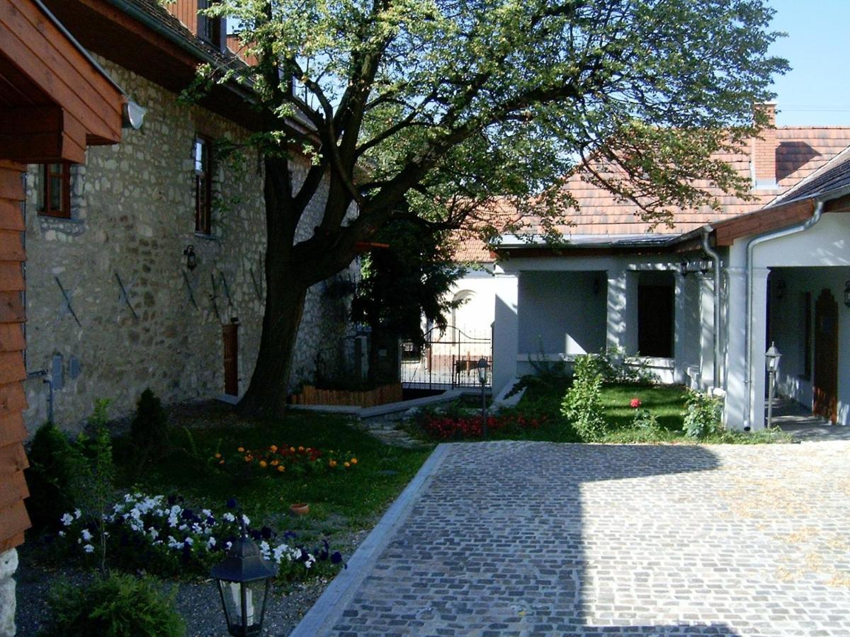Trifecta Udvarhaz Tallya Bagian luar foto